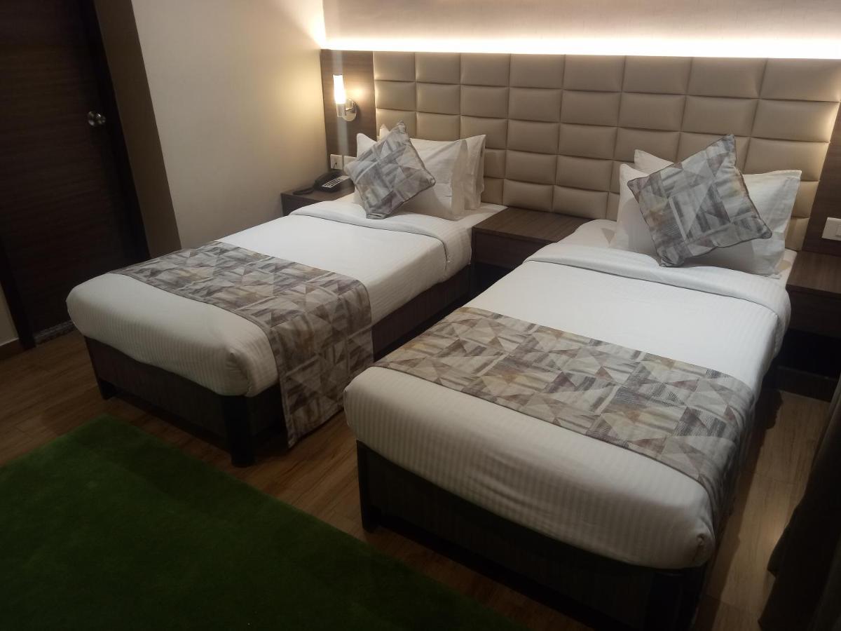 Lynq Aero Hotel โกลกาตา ภายนอก รูปภาพ