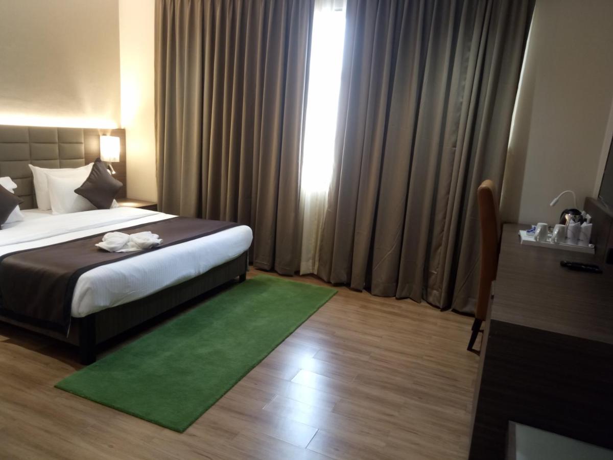 Lynq Aero Hotel โกลกาตา ภายนอก รูปภาพ