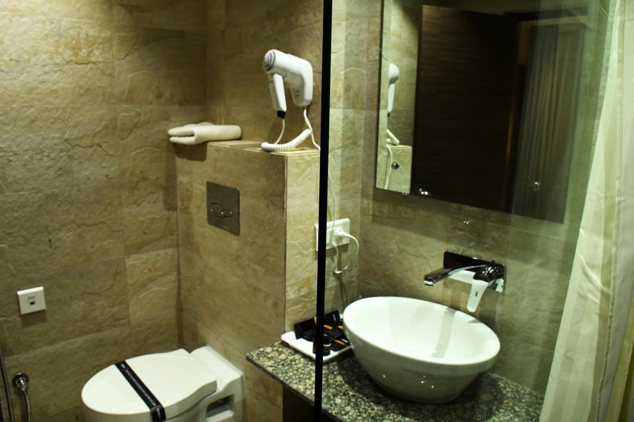 Lynq Aero Hotel โกลกาตา ภายนอก รูปภาพ
